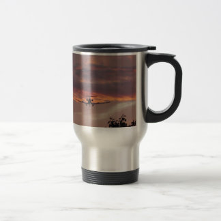 Taza De Viaje Avión Comercial Aterrizando Al Atardecer