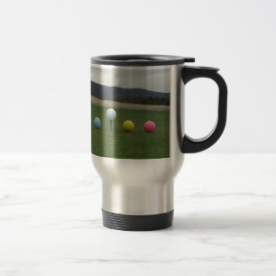 Taza De Viaje bolas de golf de colores vivos en una montaña