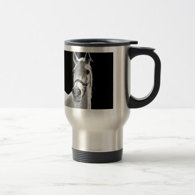 Taza De Viaje Cerco del caballo blanco negro en la noche (Derecha)