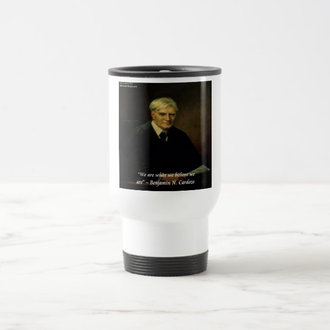 Taza De Viaje Cita de Benjamin Cardozo "Quiénes somos" (Centro)