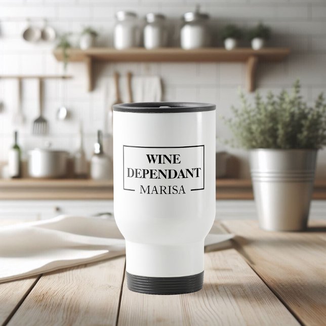 Taza De Viaje Cita divertida de una mujer dependiente del vino m (Subido por el creador)
