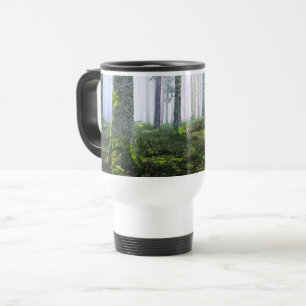 Taza De Viaje Foto de bosque brumoso sereno