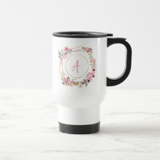 Taza de viaje geométrica dorada con flores rosadas