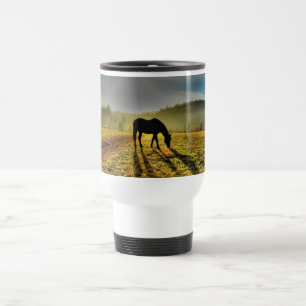 Taza De Viaje Horse de moda al amanecer en una foto de campo oxi