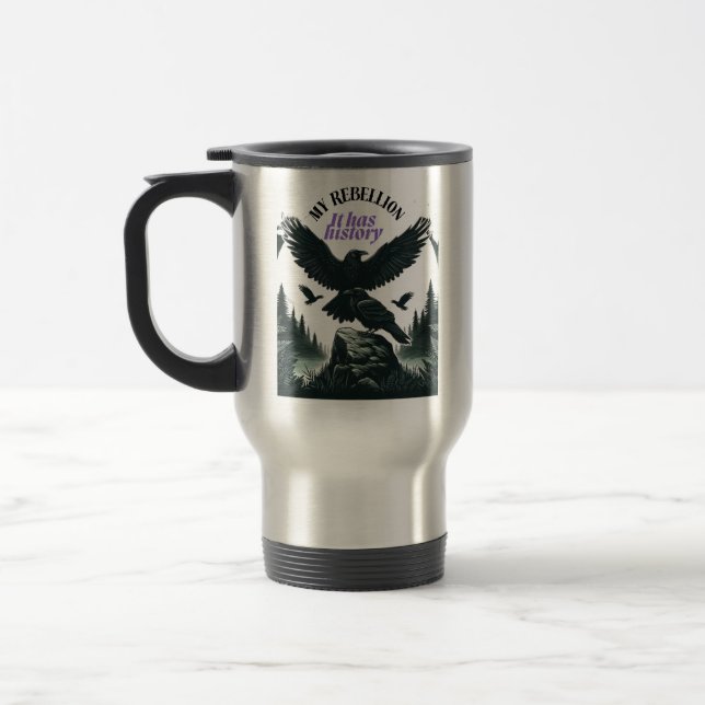 Taza De Viaje It Has History – Crow Forest Scene (Izquierda)