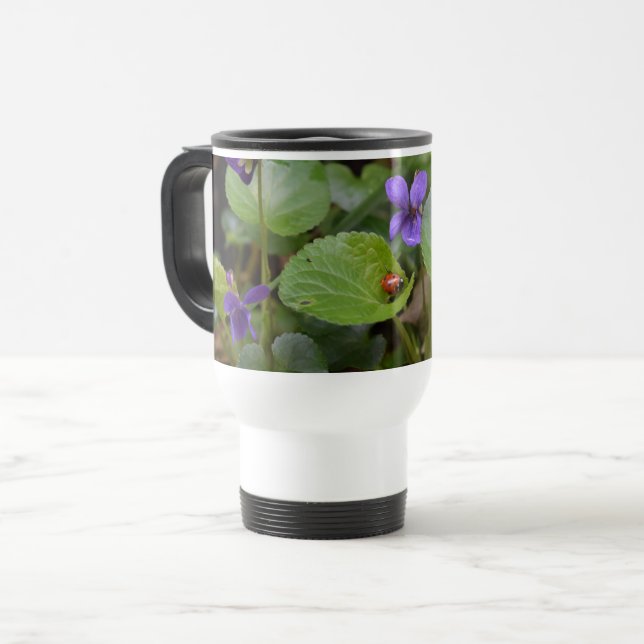 Taza De Viaje Ladybug sobre las dulces flores violetas (Anverso izquierdo)