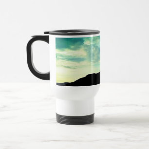 Taza De Viaje Las nubes azules sobre la colina