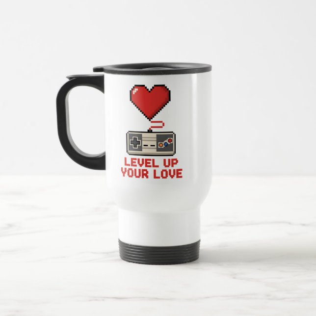 Taza De Viaje Level Up Your Love, Retro Pixel Gaming Design (Izquierda)