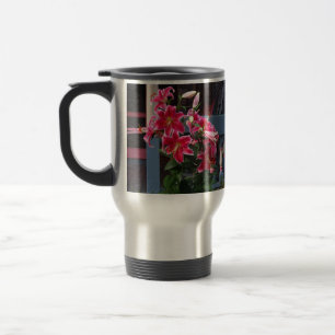 Taza De Viaje Lilies rosados de la cabaña victoriana - Viñedo de
