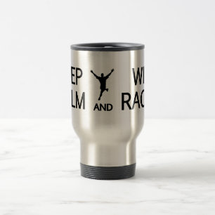 Taza De Viaje Mantenga tranquilo y las razas del triunfo asaltan