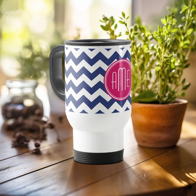Taza De Viaje Monograma con patrón Chevron - Magenta de la Marin (Personalized travel mug - add photos and text or customize completely)