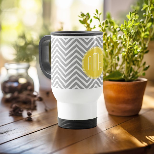 Taza De Viaje Monograma Personalizado de Chevrons Gris y Amarill (Personalized travel mug - add photos and text or customize completely)