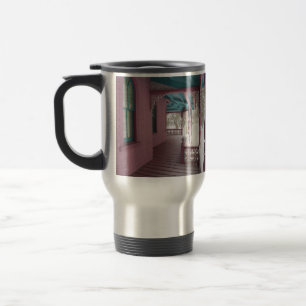 Taza De Viaje Nevada de invierno en un porche rosado - Viñedo de