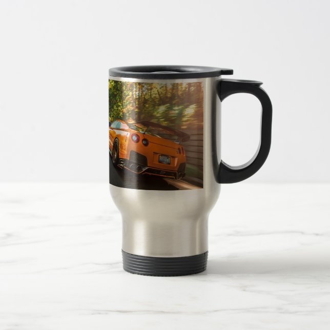 Taza De Viaje Nissan GT-R anaranjado que rasga a través de las (Derecha)