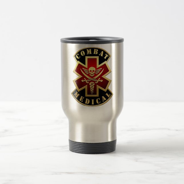Taza De Viaje Parche de la cruz de espadas y calaveras médicas d (Centro)