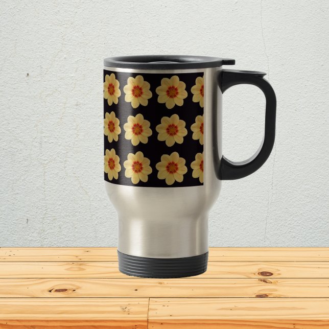 Taza De Viaje Patrón floral de Dahlia amarillo en negro (In Situ)