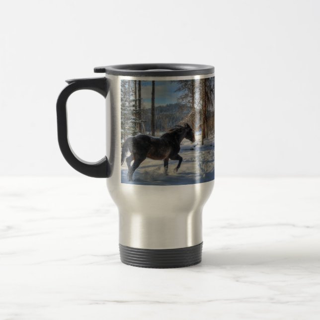 Taza De Viaje Percheron negro en nieve y bosque de invierno (Izquierda)