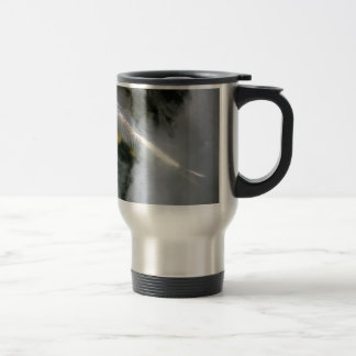 Taza De Viaje Pescado plateado en agua y nubes