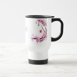 Taza De Viaje Redbud y abeja de miel en primavera