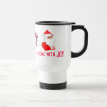 Taza De Viaje Regalo interconfesional judío y cristiano de la<br><div class="desc">La taza de café caprichosa del día de fiesta de AThis está para cualquier familia que combina las fes - judías y cristianas, Jánuca y navidad. La estrella del lado de David dice que un hogar con OY y el lado de Papá Noel dice un hogar con ALEGRÍA. Los paquetes...</div>