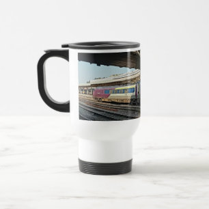 Taza De Viaje Tren de cimarrón y beige , bajo el puente