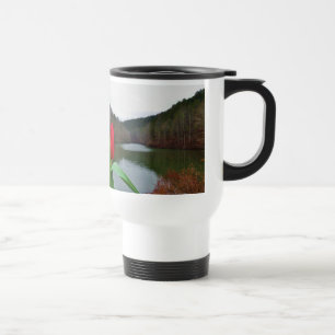 Taza De Viaje Tulipán rojo primaveral en el lago Arrowhead