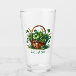 Taza de vidrio irlandesa de trébol de cuatro hojas