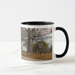 Taza Debajo de los baobabs gigantes