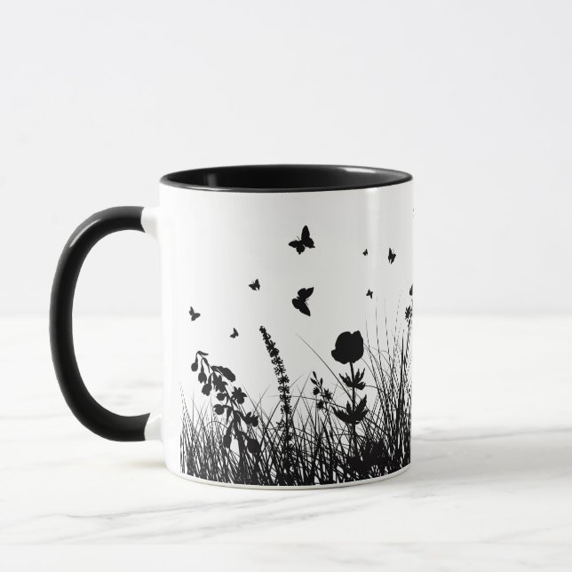 taza decorada con mariposas y flores,  (Izquierda)
