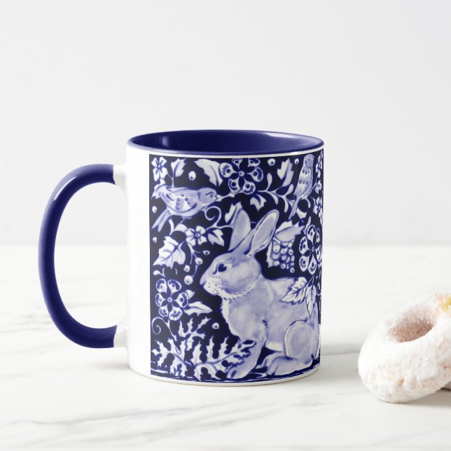 Taza Dedham Blue Rabbit, diseño clásico azul y blanco (Con donut)