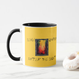 Taza Dejando la oscuridad entrar en la luz