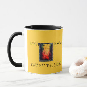 Taza Dejando la oscuridad entrar en la luz