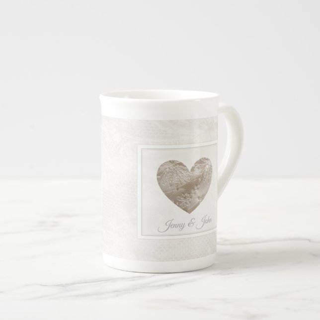 Taza del aniversario de boda con el corazón del (Derecha)