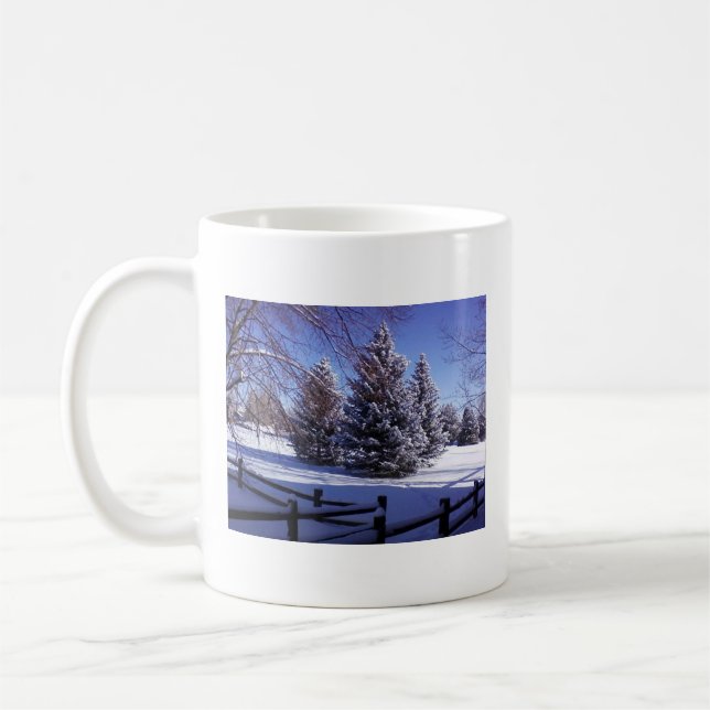 Taza del cacao de la escena del invierno (Izquierda)