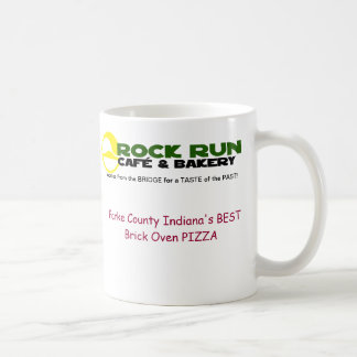 Taza del café del funcionamiento de la roca y de