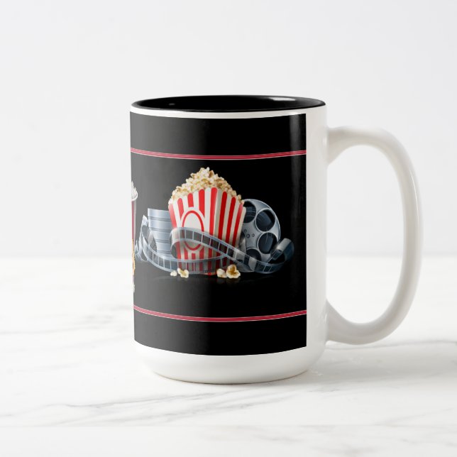 Taza del café sólo de las palomitas de la noche de (Derecha)