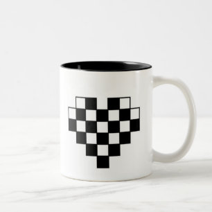 Taza del corazón del tablero de ajedrez