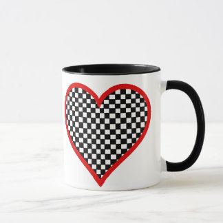Taza del corazón del tablero de damas del el día