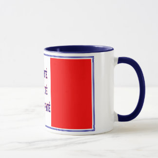 Taza del día de Bastille del lema de la Revolución