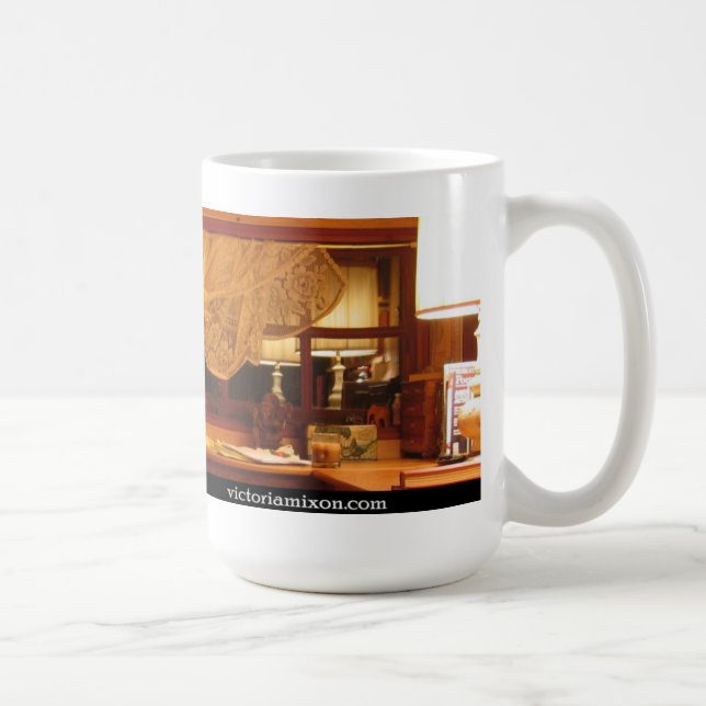 Taza del escritorio de Victoria Mixon (Derecha)