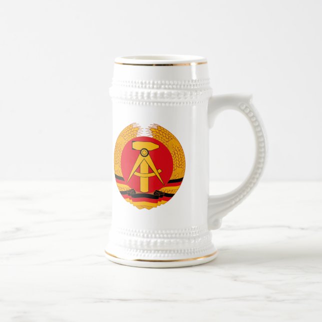 Taza del escudo de armas de la Alemania Oriental (Derecha)