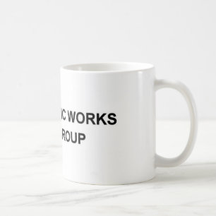 Taza del grupo de las obras públicas con el