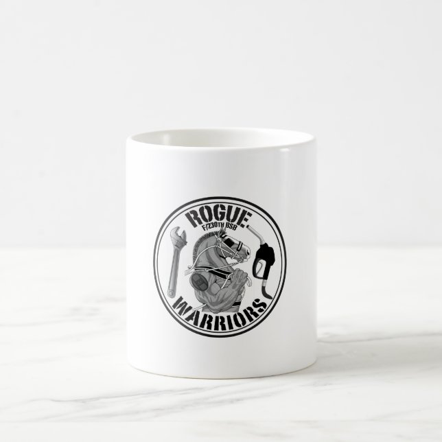 Taza del guerrero B&W del granuja (Centro)