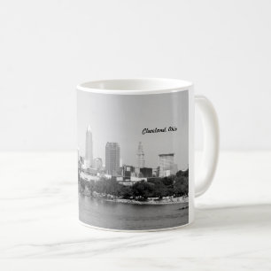 Taza del horizonte del lago (Cleveland OH) B&W