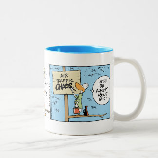 Taza del humor de la aviación del caos del tráfico