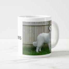 Taza del jumbo de los grandes Pirineos