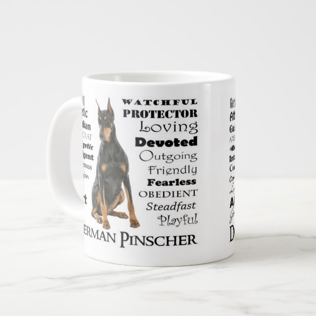 Taza del jumbo de los rasgos del Doberman (Izquierda)