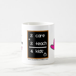 Taza del logotipo del ♥ 2care2teach4kids de los