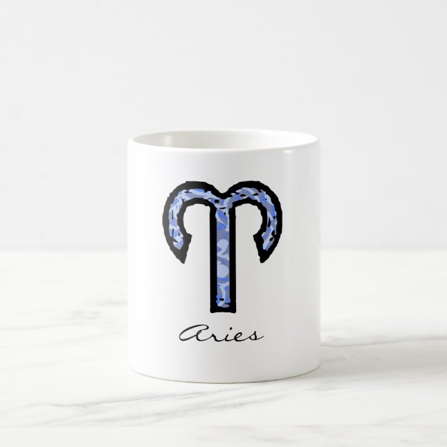 Taza del símbolo del aries (estilo 1_blue) (Centro)