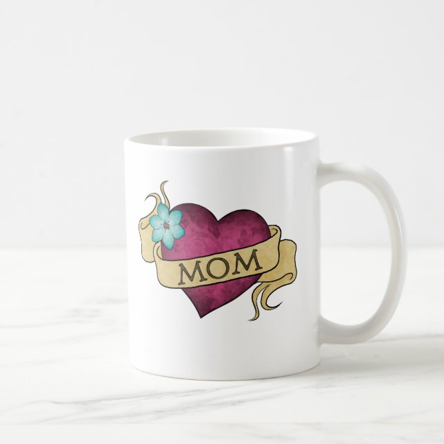 Taza del tatuaje del corazón de la mamá (Derecha)